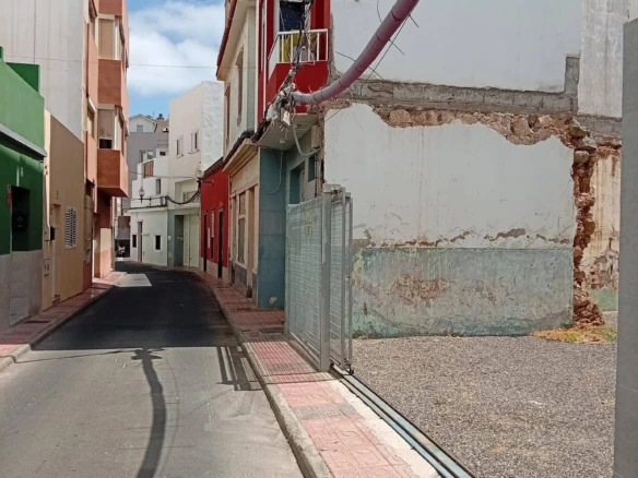 Solar en venta en Calle Palmito, Telde