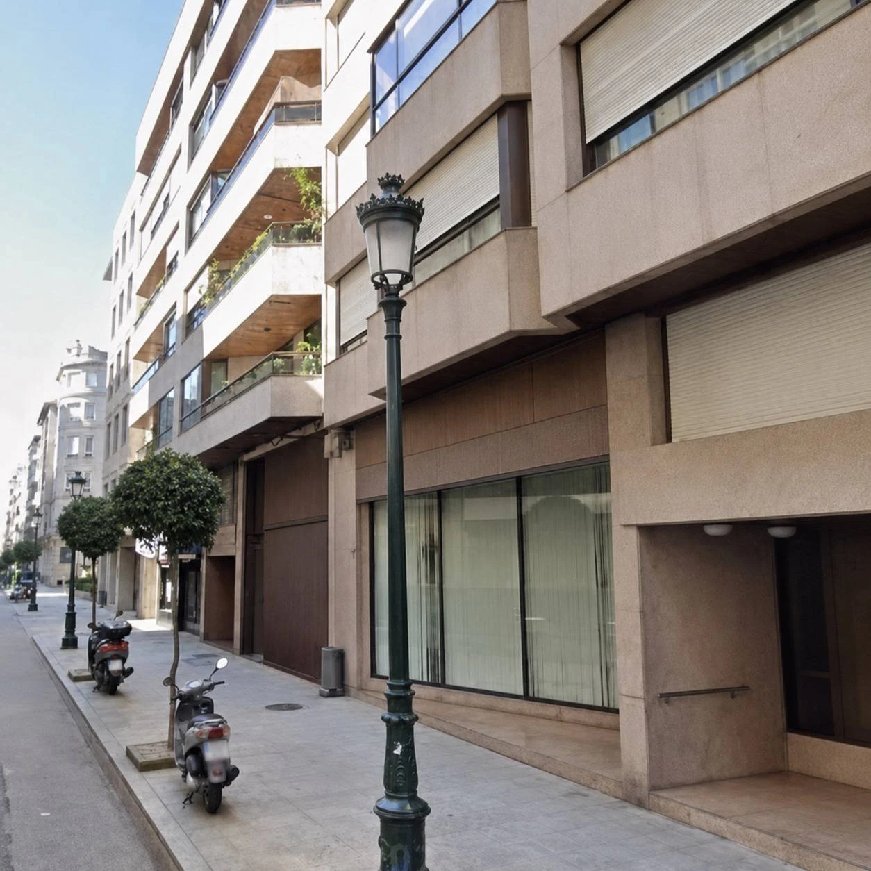 Oficina con entrada independiente desde la calle en el centro de Vigo del año 1977