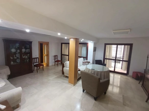 VALENCIA CENTRO BARRIO XEREA VIVIENDA REFORMADA CON PRIMERAS CALIDADES CUATRO DORMITORIOS DOS BAÑOS GARAJE