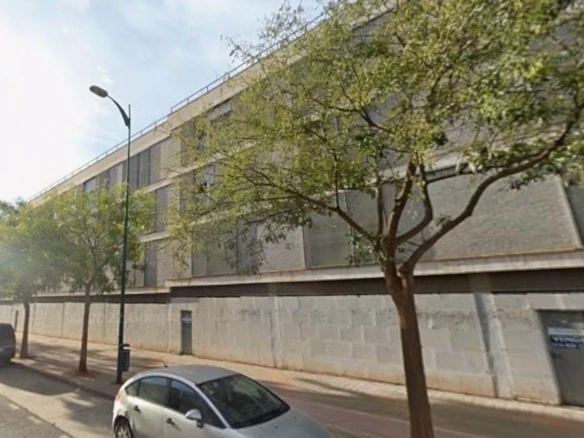 Tres locales comerciales en bruto en Soliva Este