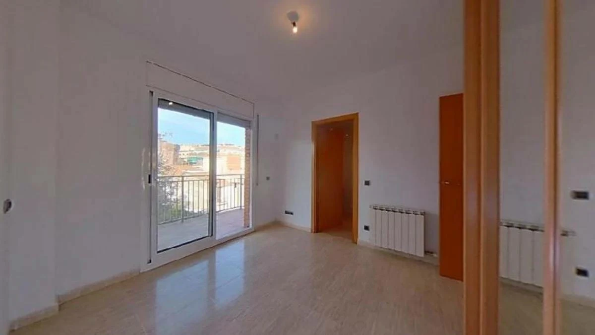 Piso en Barcelona – Ref. 08203 Piso en Barcelona – Ref. 08203