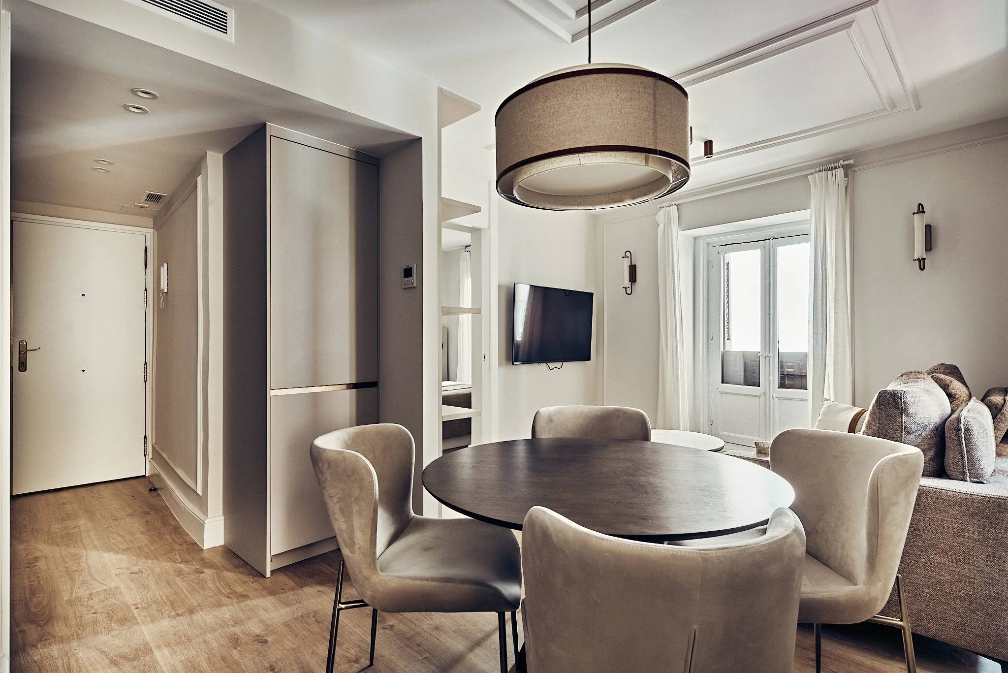 Piso reformado con balcones junto a Sol, Madrid | ROAN Piso reformado con balcones junto a Sol, Madrid | ROAN