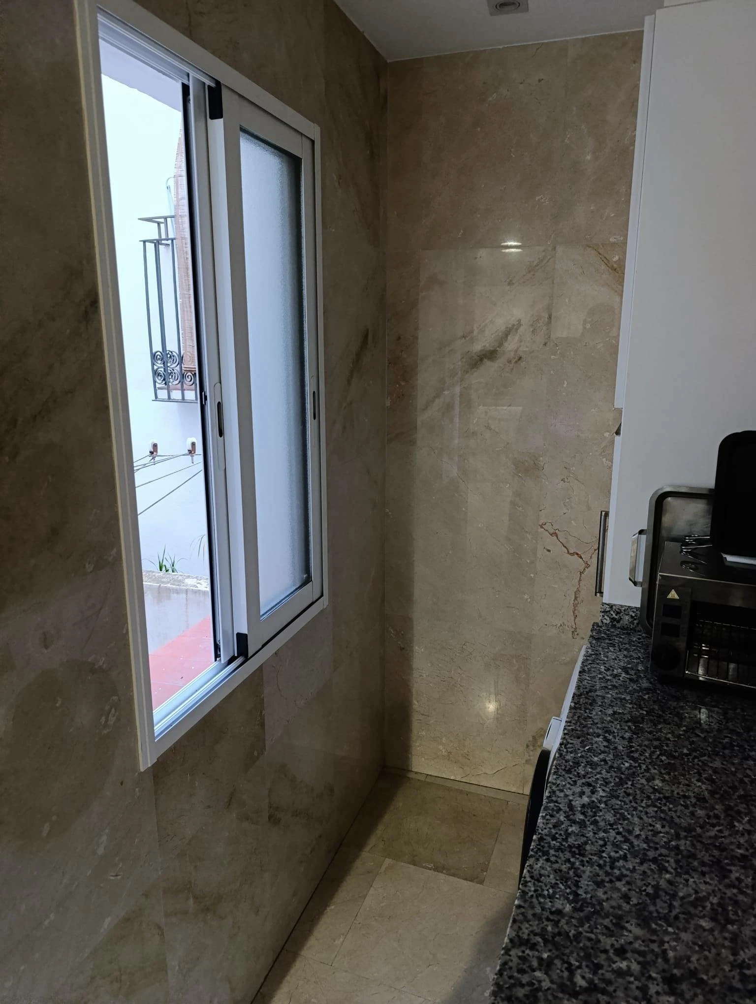 VALENCIA CENTRO BARRIO XEREA VIVIENDA REFORMADA CON PRIMERAS CALIDADES CUATRO DORMITORIOS DOS BAÑOS GARAJE