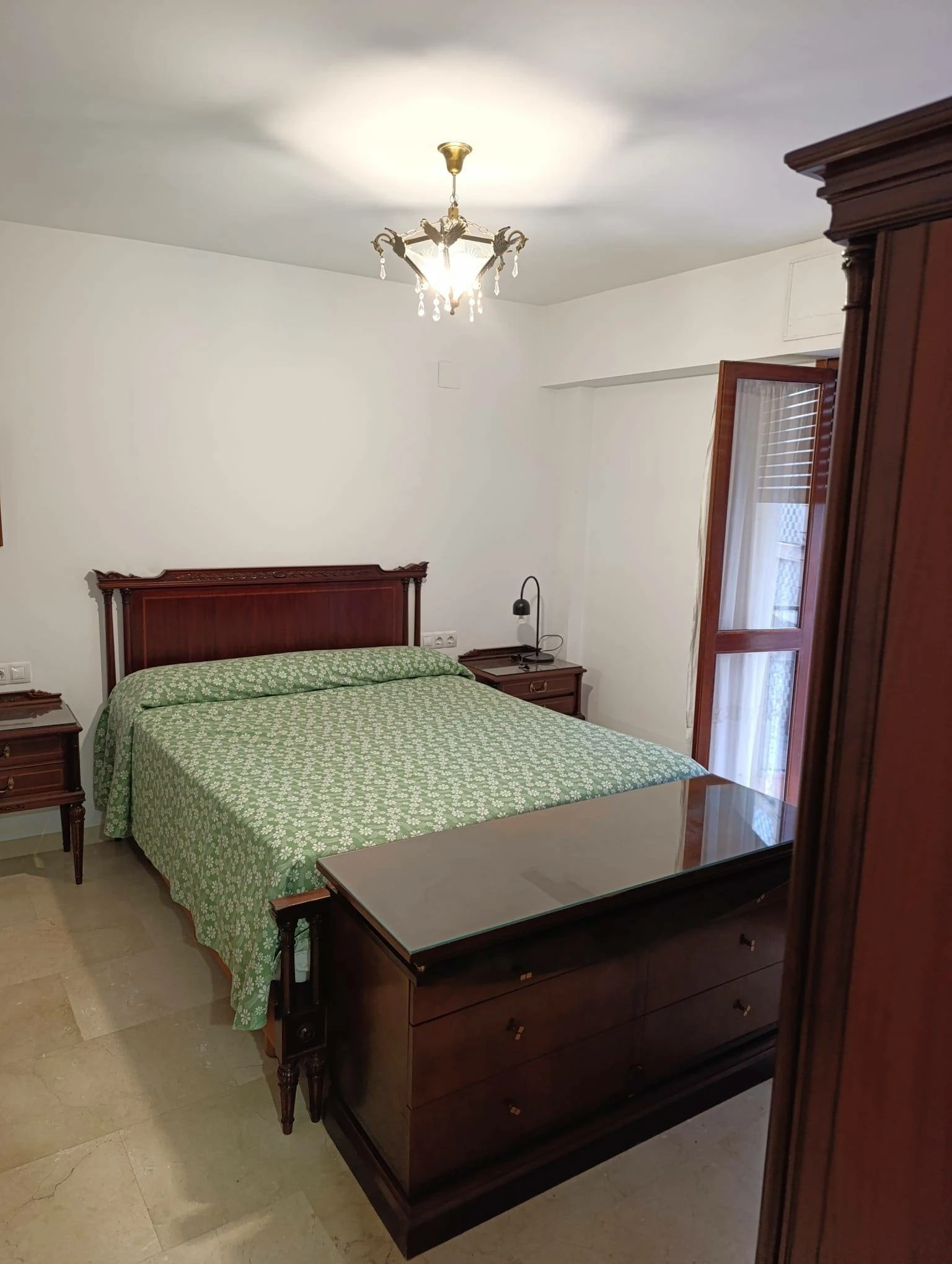 VALENCIA CENTRO BARRIO XEREA VIVIENDA REFORMADA CON PRIMERAS CALIDADES CUATRO DORMITORIOS DOS BAÑOS GARAJE
