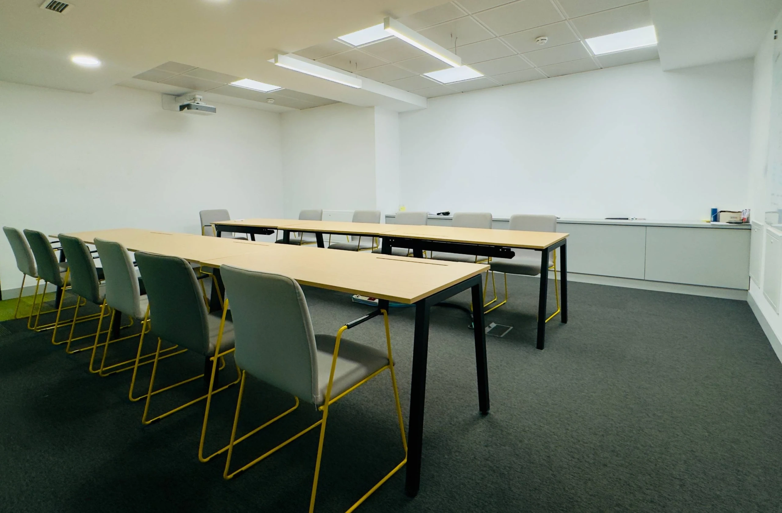 OFICINA | AZCA, donde empresa y ubicación se encuentran OFICINA | AZCA, donde empresa y ubicación se encuentran