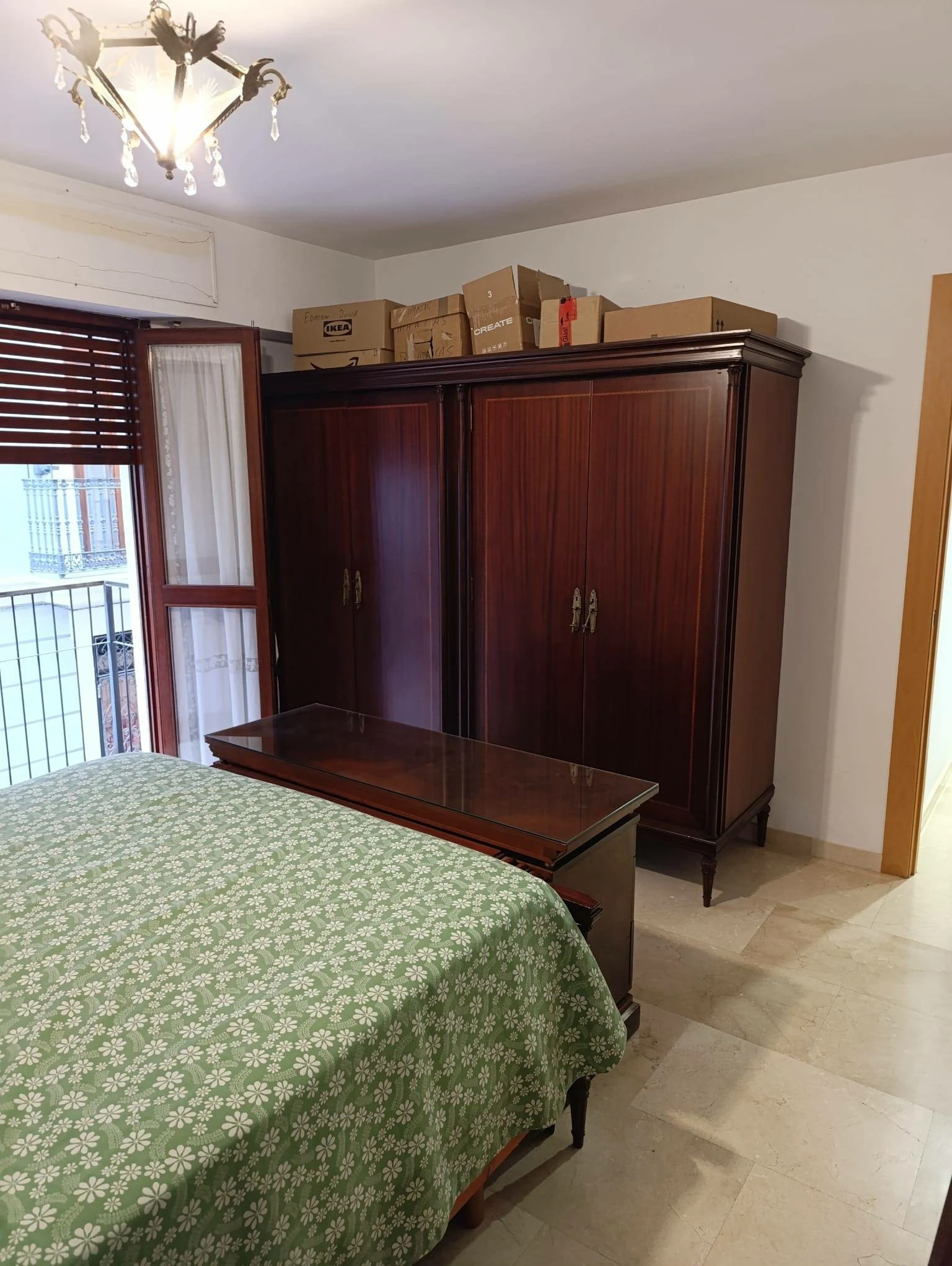 VALENCIA CENTRO BARRIO XEREA VIVIENDA REFORMADA CON PRIMERAS CALIDADES CUATRO DORMITORIOS DOS BAÑOS GARAJE