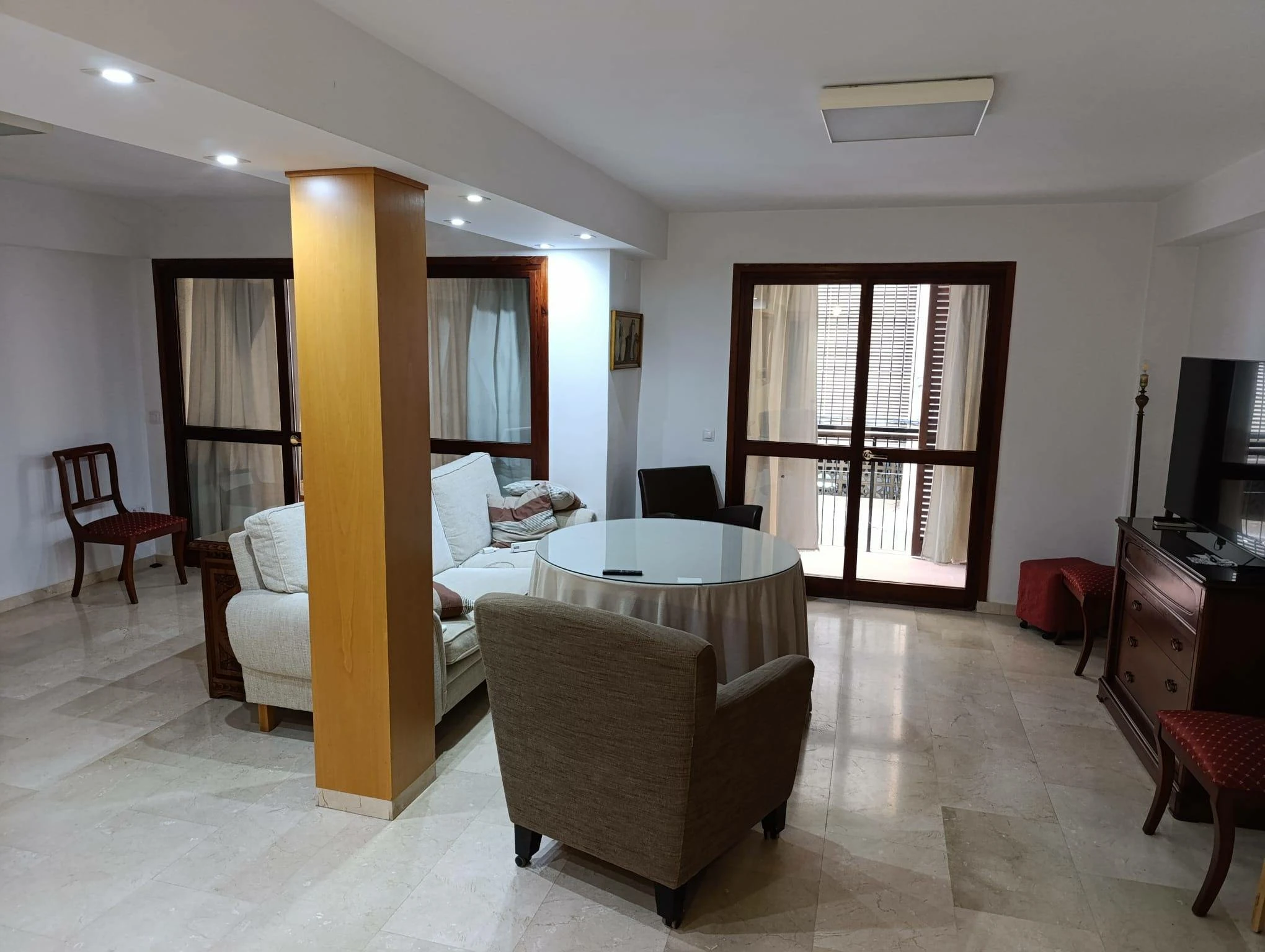 VALENCIA CENTRO BARRIO XEREA VIVIENDA REFORMADA CON PRIMERAS CALIDADES CUATRO DORMITORIOS DOS BAÑOS GARAJE