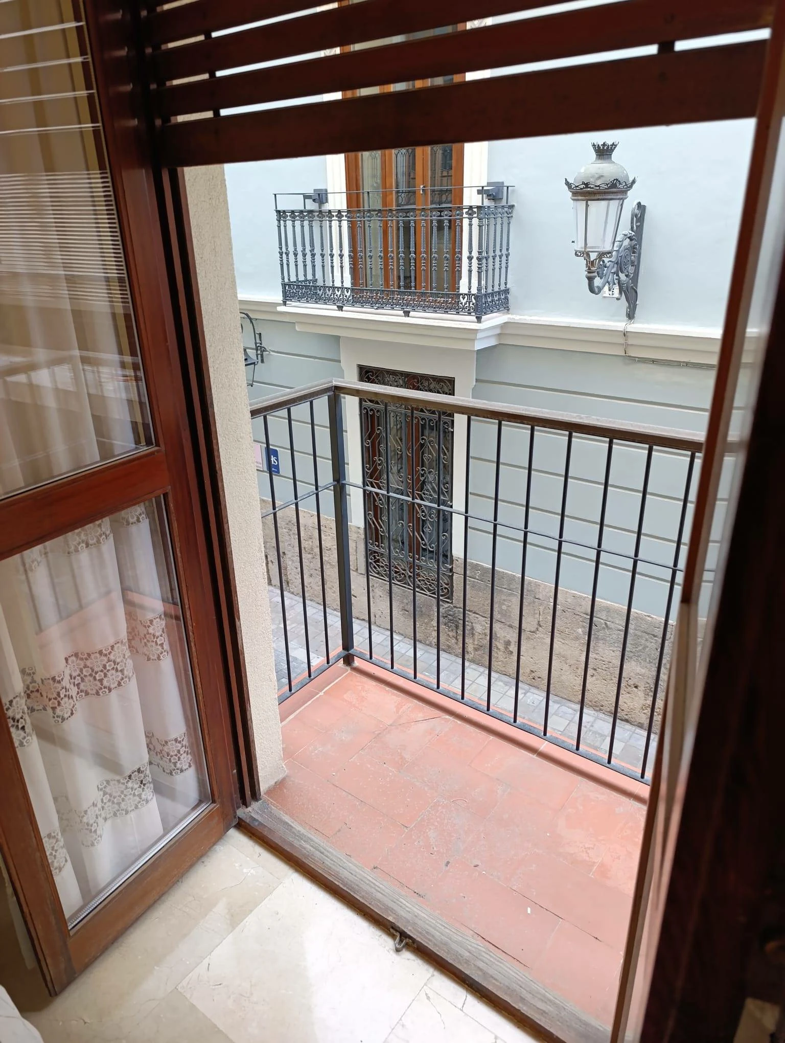 VALENCIA CENTRO BARRIO XEREA VIVIENDA REFORMADA CON PRIMERAS CALIDADES CUATRO DORMITORIOS DOS BAÑOS GARAJE