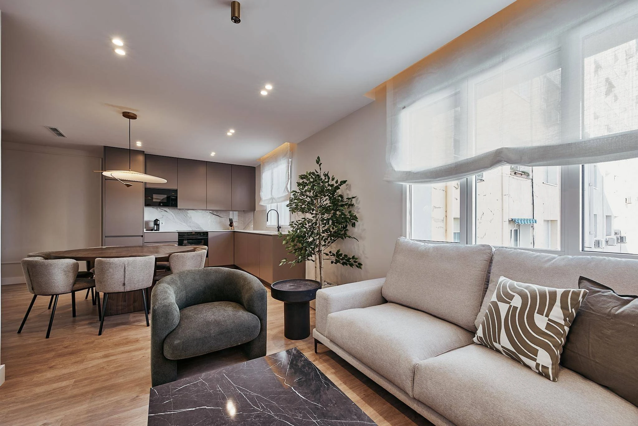 Piso reformado de 4 dormitorios en Ibiza, Retiro | ROAN Piso reformado de 4 dormitorios en Ibiza, Retiro | ROAN