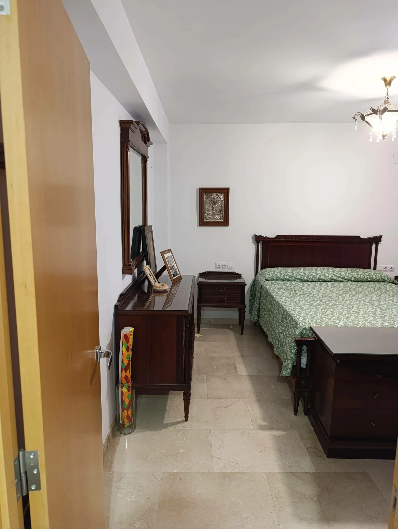 VALENCIA CENTRO BARRIO XEREA VIVIENDA REFORMADA CON PRIMERAS CALIDADES CUATRO DORMITORIOS DOS BAÑOS GARAJE
