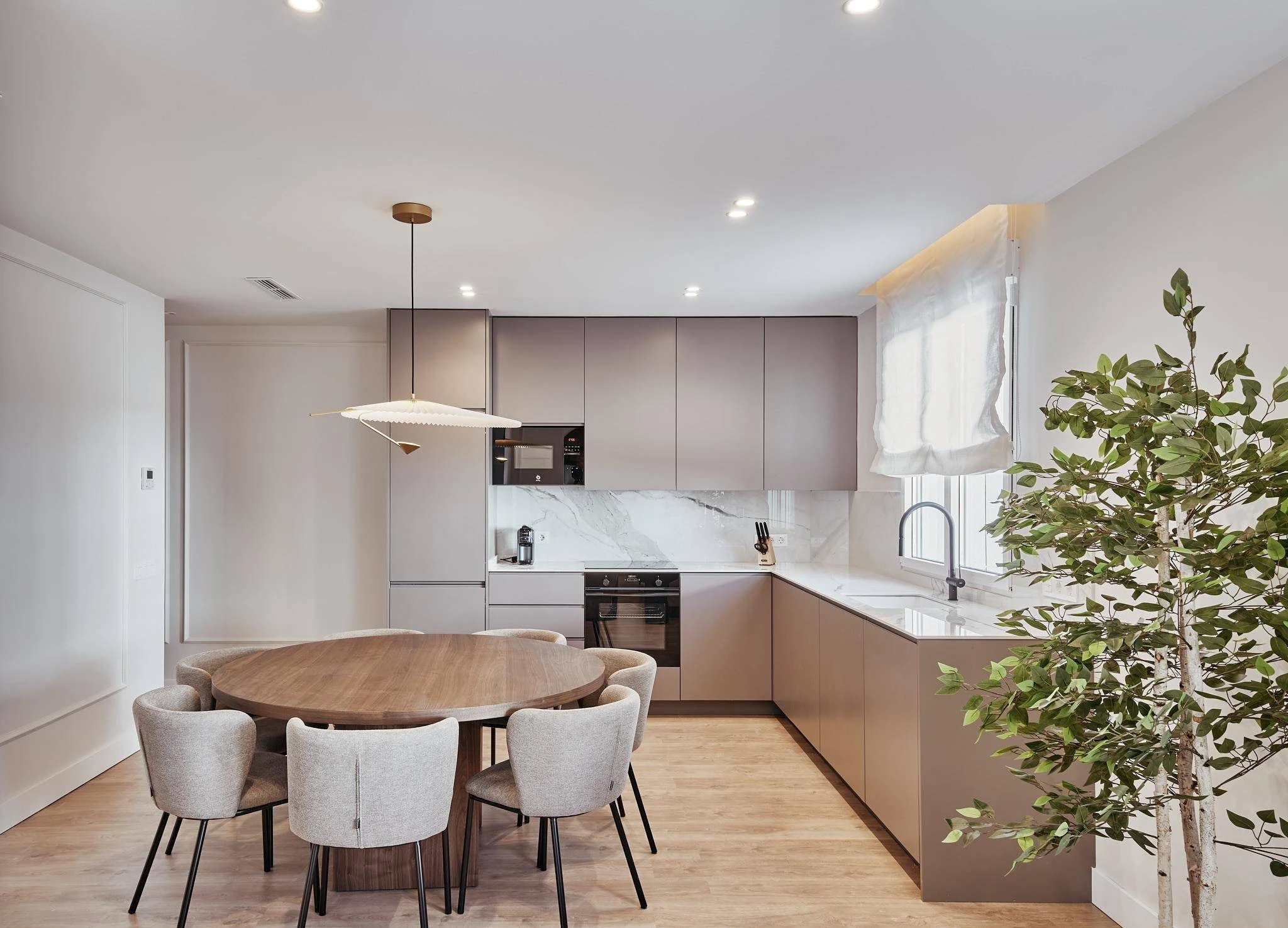 Piso reformado de 4 dormitorios en Ibiza, Retiro | ROAN Piso reformado de 4 dormitorios en Ibiza, Retiro | ROAN
