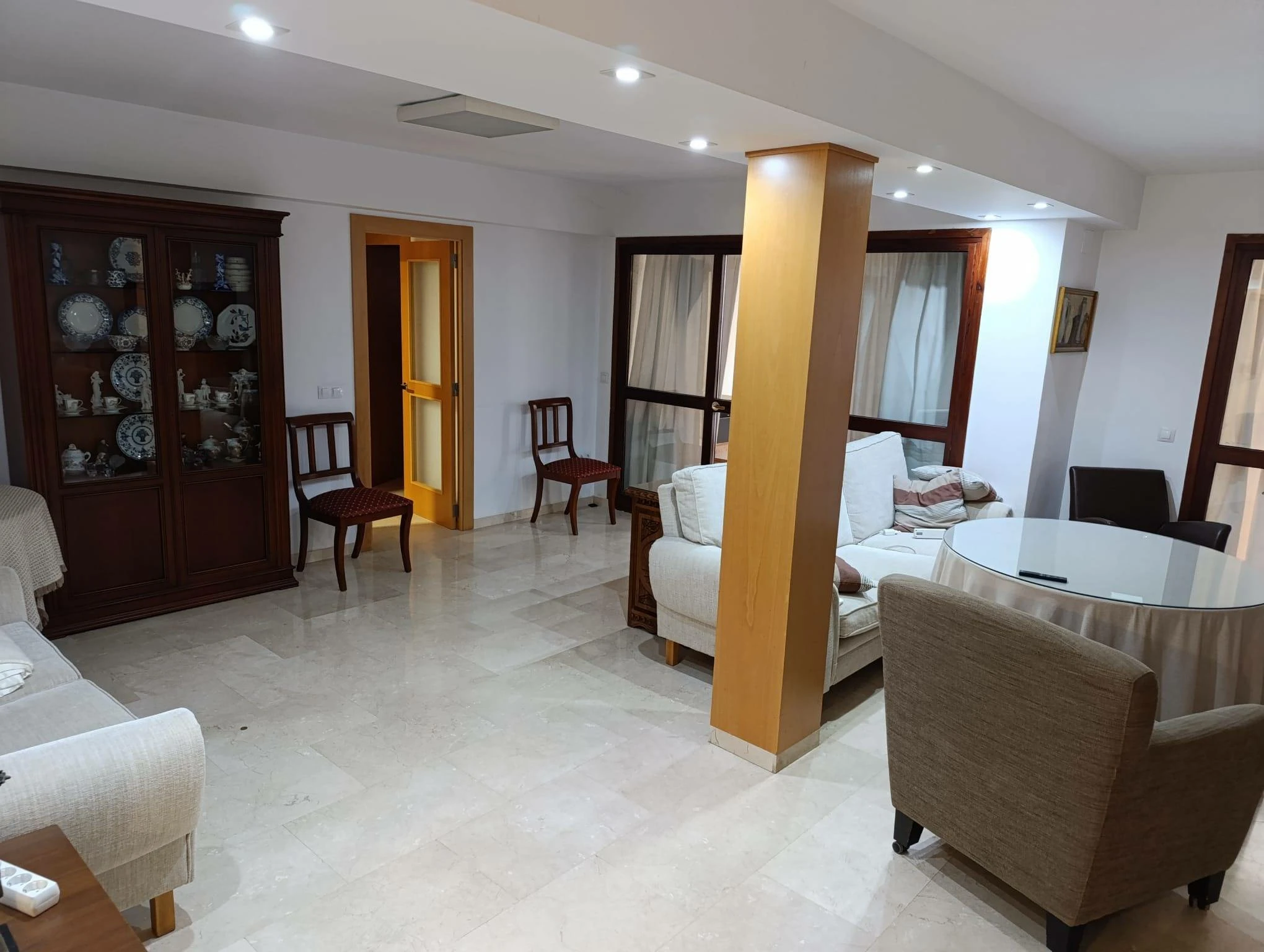VALENCIA CENTRO BARRIO XEREA VIVIENDA REFORMADA CON PRIMERAS CALIDADES CUATRO DORMITORIOS DOS BAÑOS GARAJE