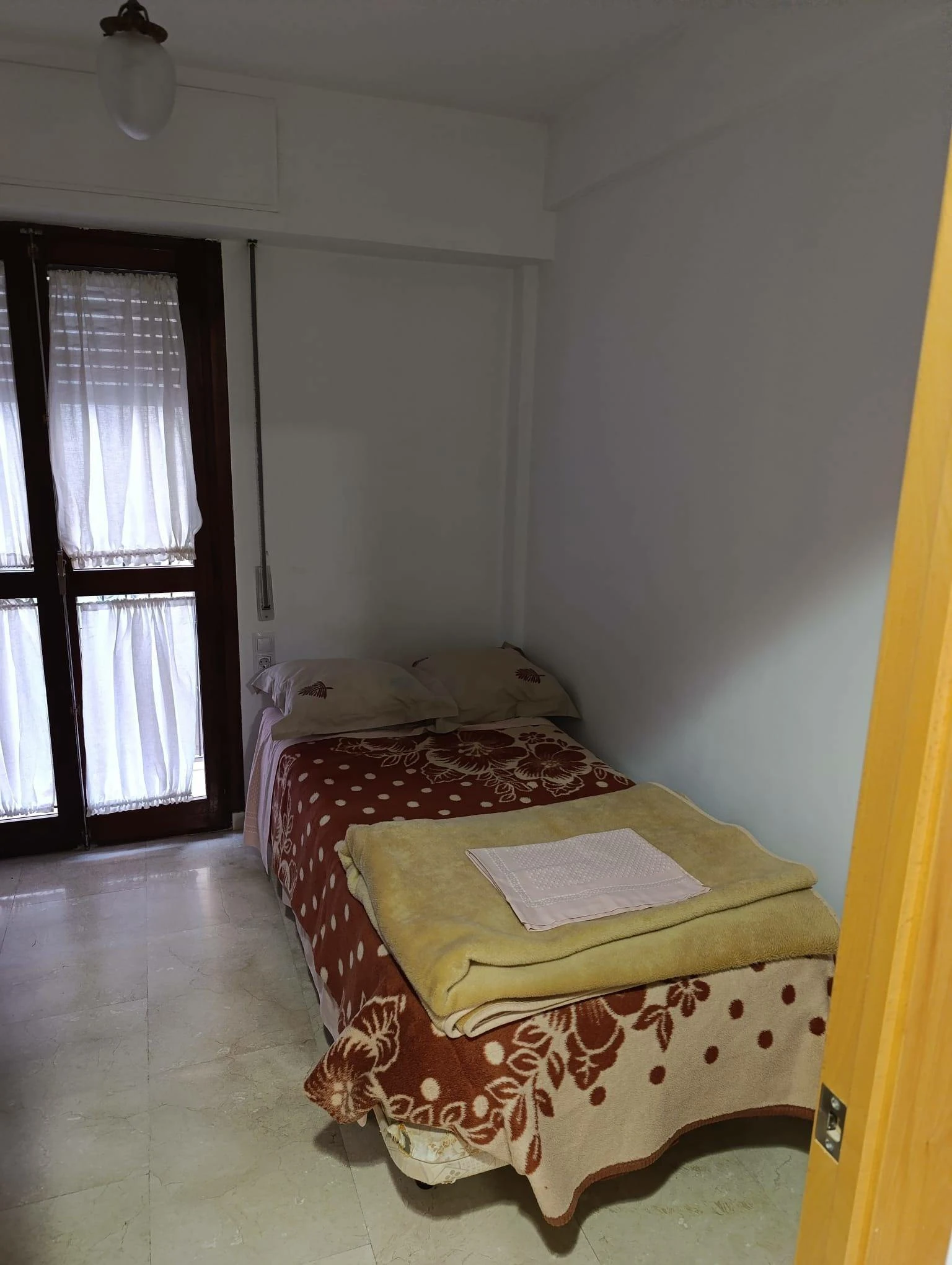 VALENCIA CENTRO BARRIO XEREA VIVIENDA REFORMADA CON PRIMERAS CALIDADES CUATRO DORMITORIOS DOS BAÑOS GARAJE