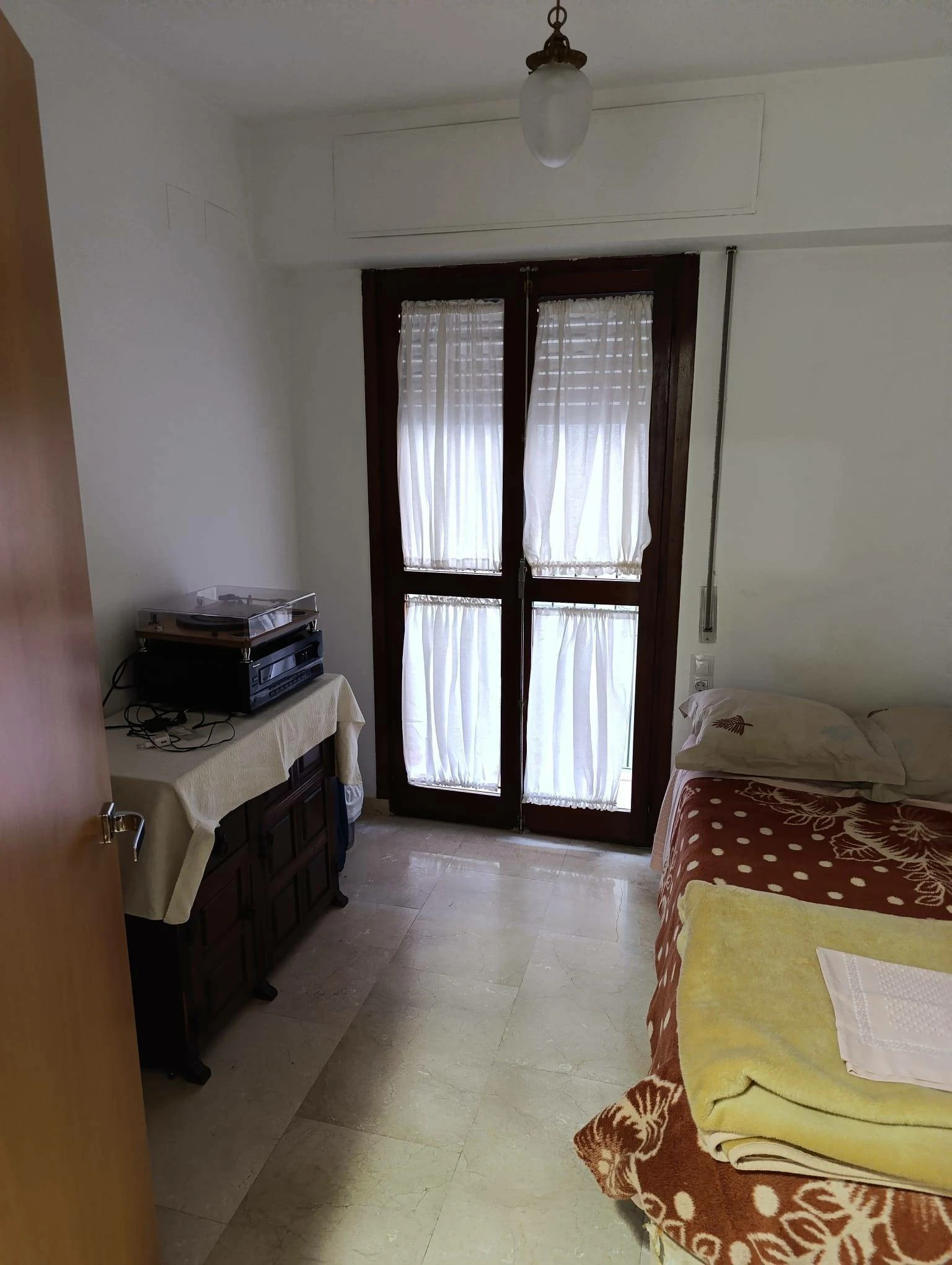 VALENCIA CENTRO BARRIO XEREA VIVIENDA REFORMADA CON PRIMERAS CALIDADES CUATRO DORMITORIOS DOS BAÑOS GARAJE