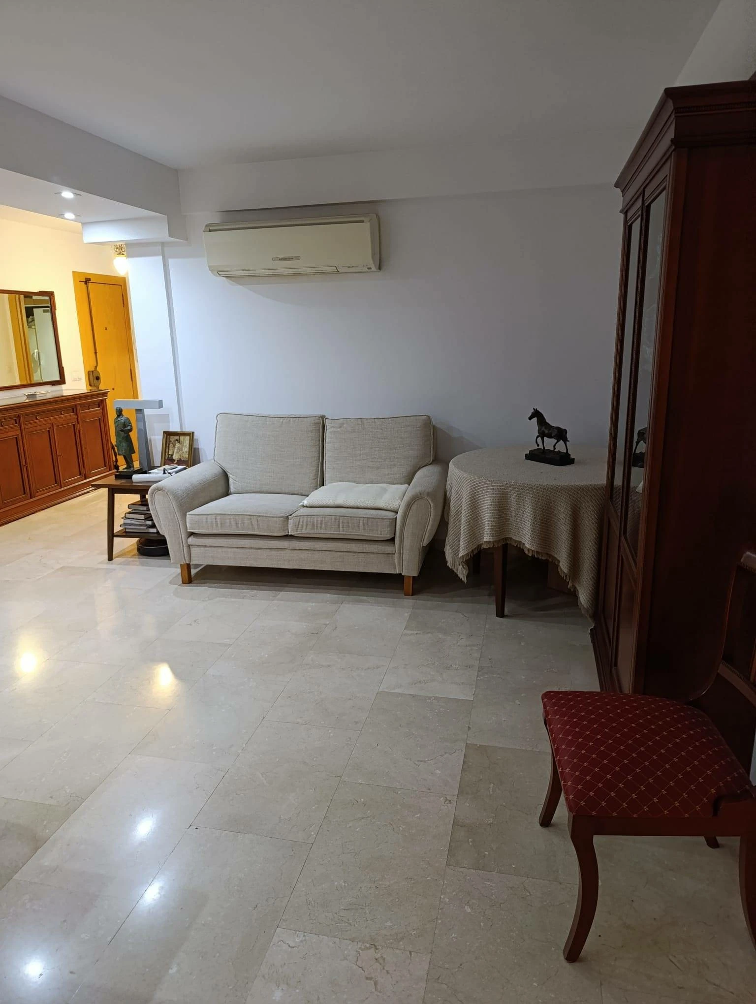 VALENCIA CENTRO BARRIO XEREA VIVIENDA REFORMADA CON PRIMERAS CALIDADES CUATRO DORMITORIOS DOS BAÑOS GARAJE