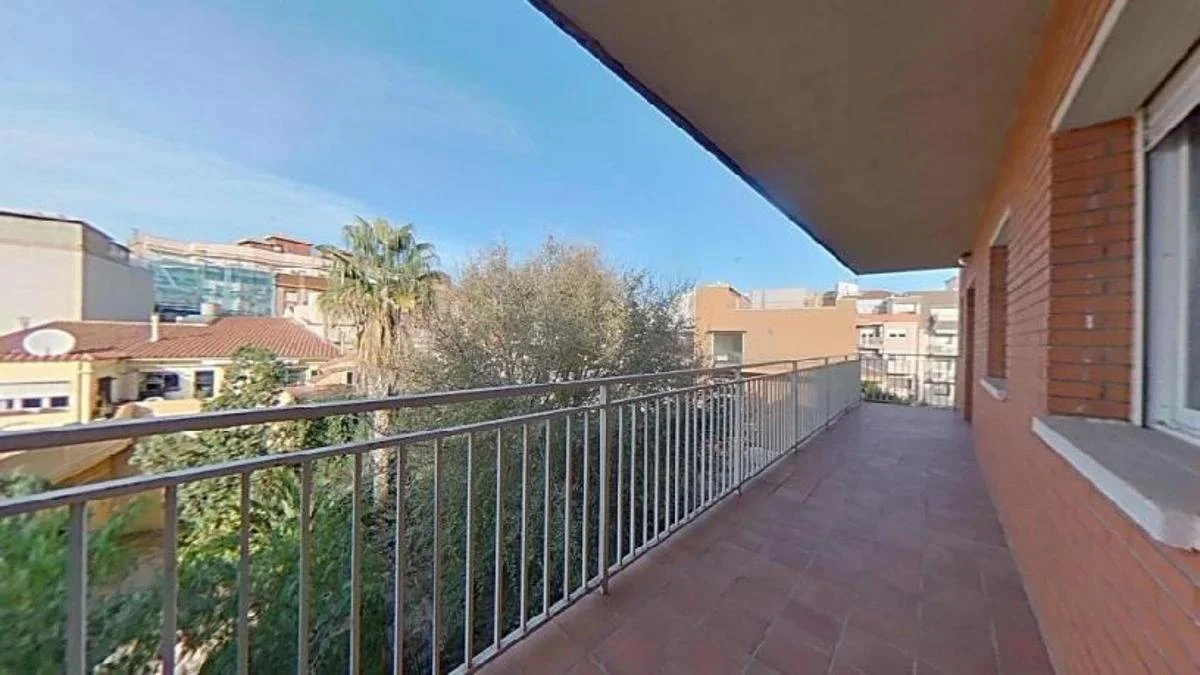 Piso en Barcelona – Ref. 08203 Piso en Barcelona – Ref. 08203