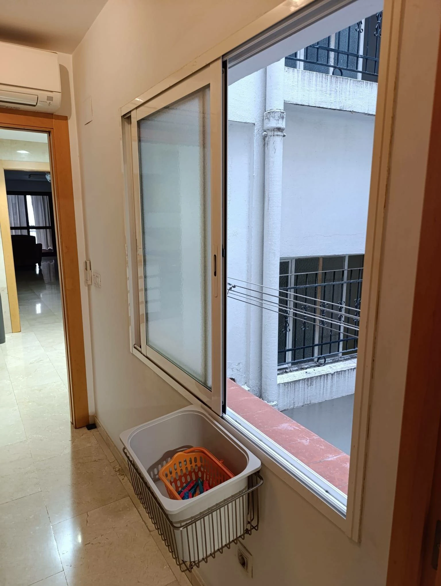 VALENCIA CENTRO BARRIO XEREA VIVIENDA REFORMADA CON PRIMERAS CALIDADES CUATRO DORMITORIOS DOS BAÑOS GARAJE