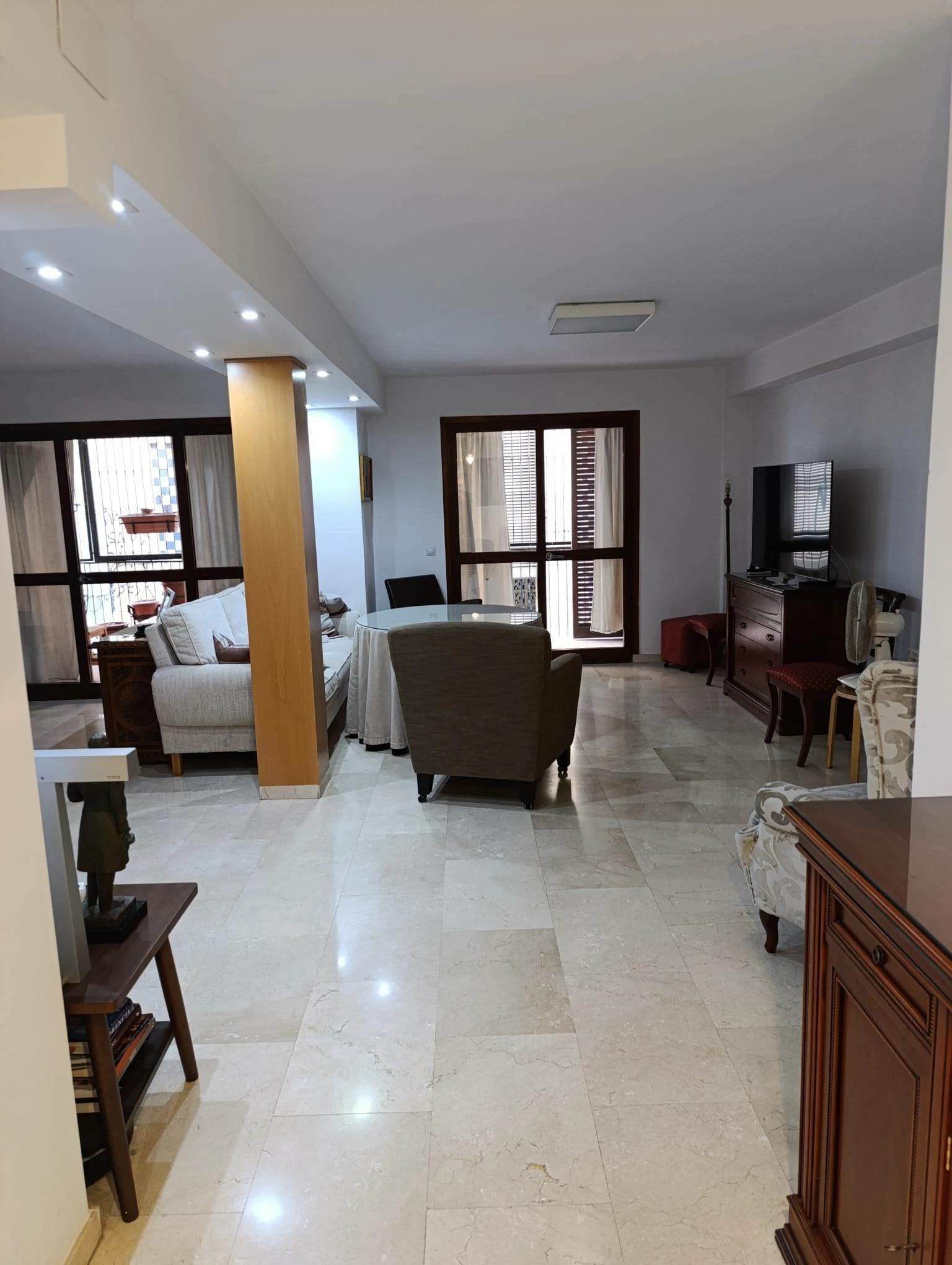 VALENCIA CENTRO BARRIO XEREA VIVIENDA REFORMADA CON PRIMERAS CALIDADES CUATRO DORMITORIOS DOS BAÑOS GARAJE
