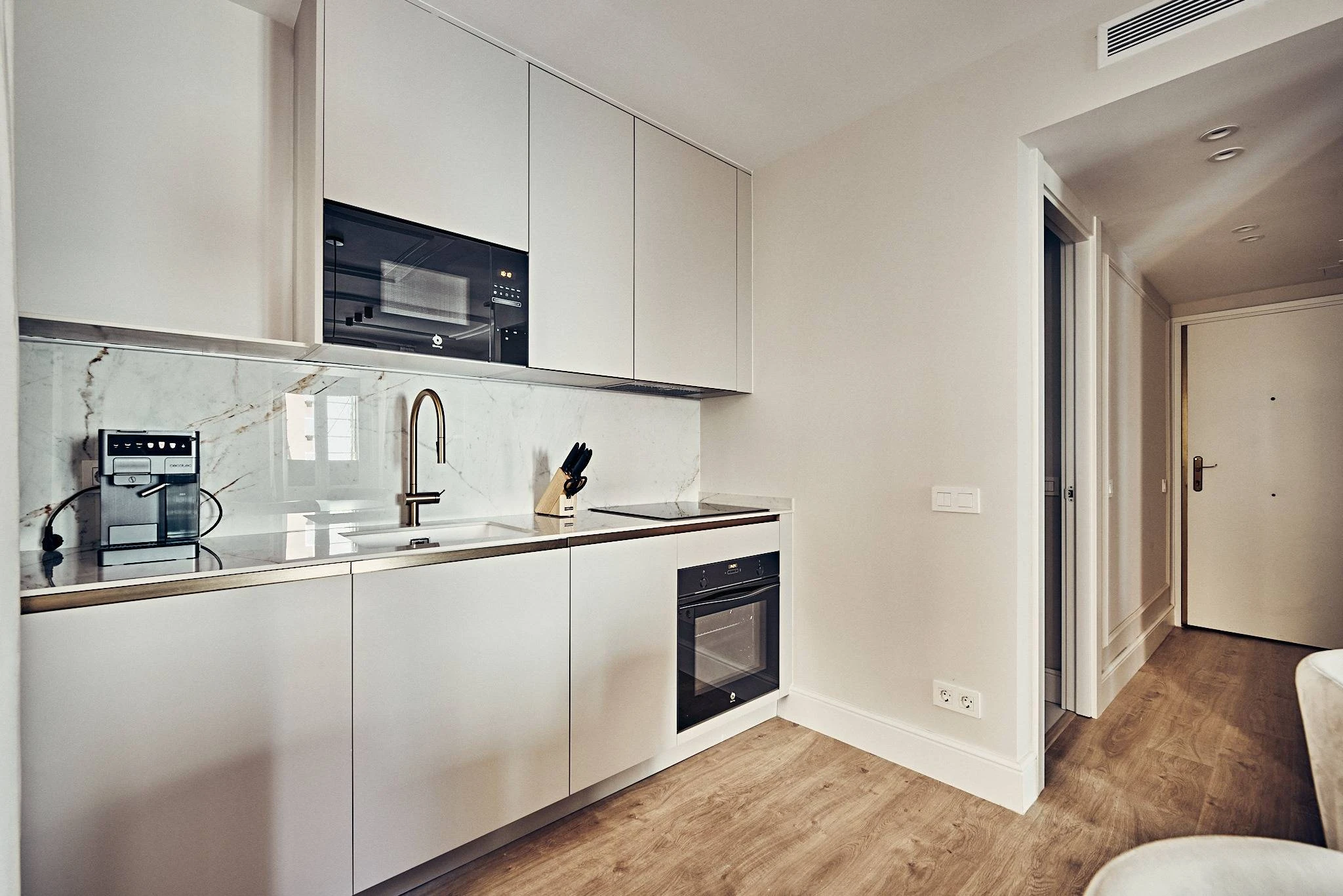 Piso reformado con balcones junto a Sol, Madrid | ROAN Piso reformado con balcones junto a Sol, Madrid | ROAN