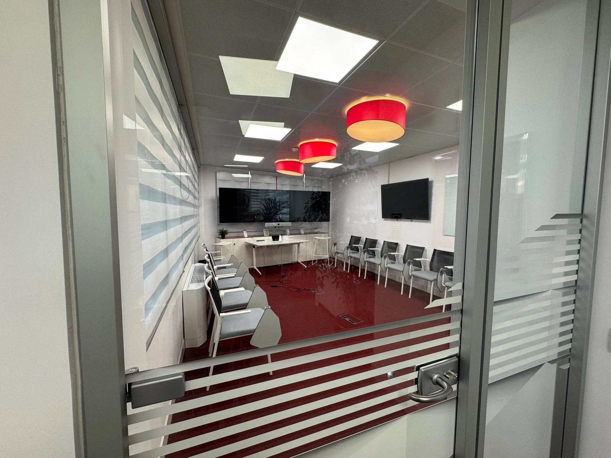 OFICINA _ Entre Colón y Cibeles, presencia para tu negocio OFICINA _ Entre Colón y Cibeles, presencia para tu negocio