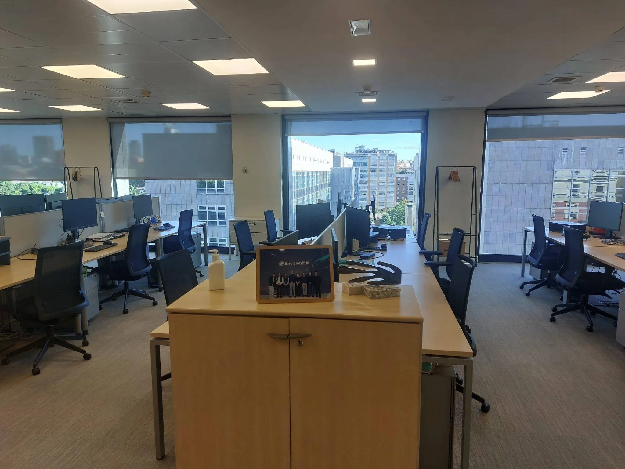 Oficina exclusivo de oficinas muy representativo con fácil acceso al Aeropuerto.