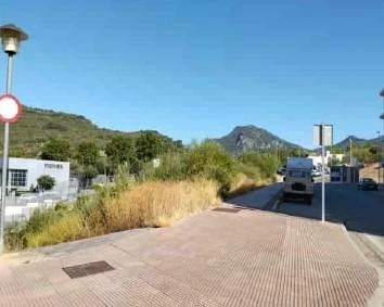 Suelo Urbano Consolidado Residencial Plurifamiliar en Forma Rectangular en el Sector PP1 de Ubrique