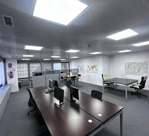 Oficina situada en Edificio exclusivo a escasos metros de la Plaza de Castilla y justo a la estación de Chamartín