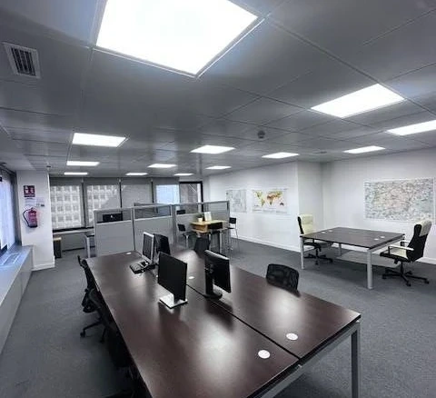 Oficina situada en Edificio exclusivo a escasos metros de la Plaza de Castilla y justo a la estación de Chamartín