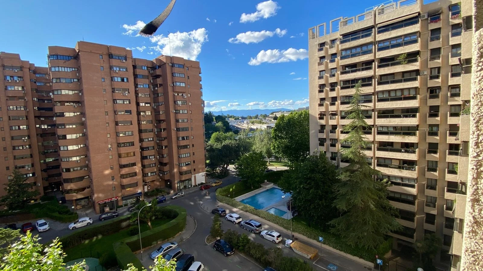 Espectacular piso del año 1980 con orientación oeste, todo exterior, situado en La Paz, en una de las urbanizaciones más exclusivas de la zona Madr Espectacular piso del año 1980 con orientación oeste, todo exterior, situado en La Paz, en una de las urbanizaciones más exclusivas de la zona Madr