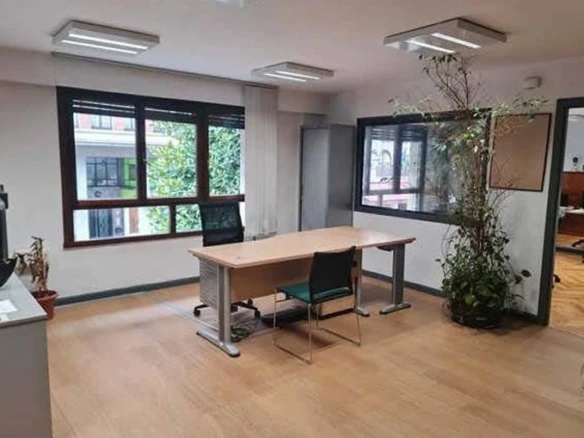 Oficina en planta primera en una de las principales calles de Oviedo