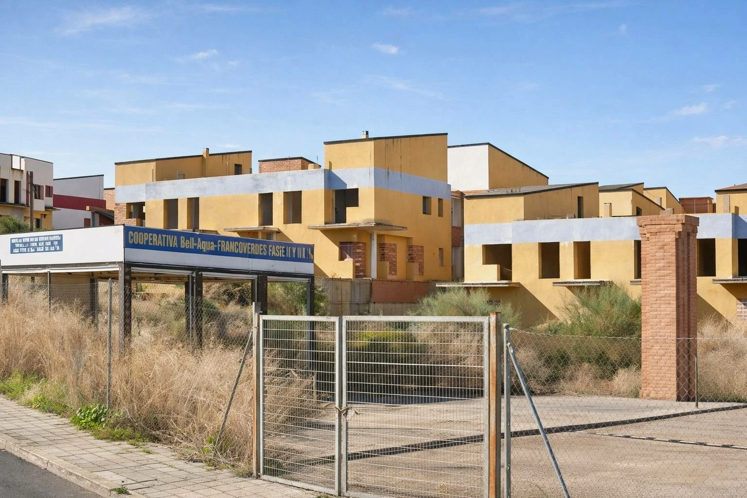 Promoción de obra parada del año 2007 al 50%, Suelo urbanizable residencial, bloque aislado Promoción de obra parada del año 2007 al 50%, Suelo urbanizable residencial, bloque aislado