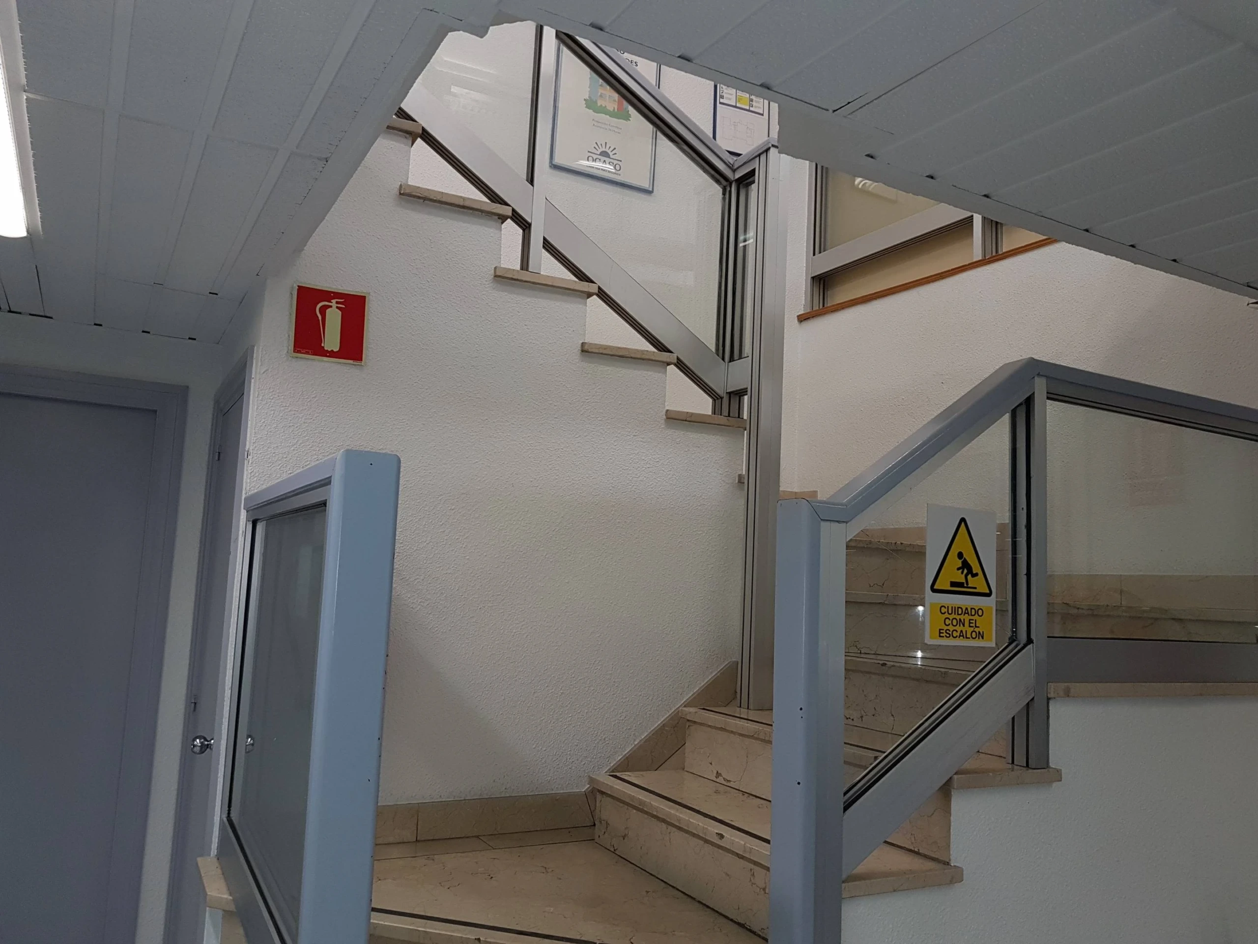 Oficinas situadas en edificio del año 1966 en una de las calles más comerciales del centro de Granada Oficinas situadas en edificio del año 1966 en una de las calles más comerciales del centro de Granada