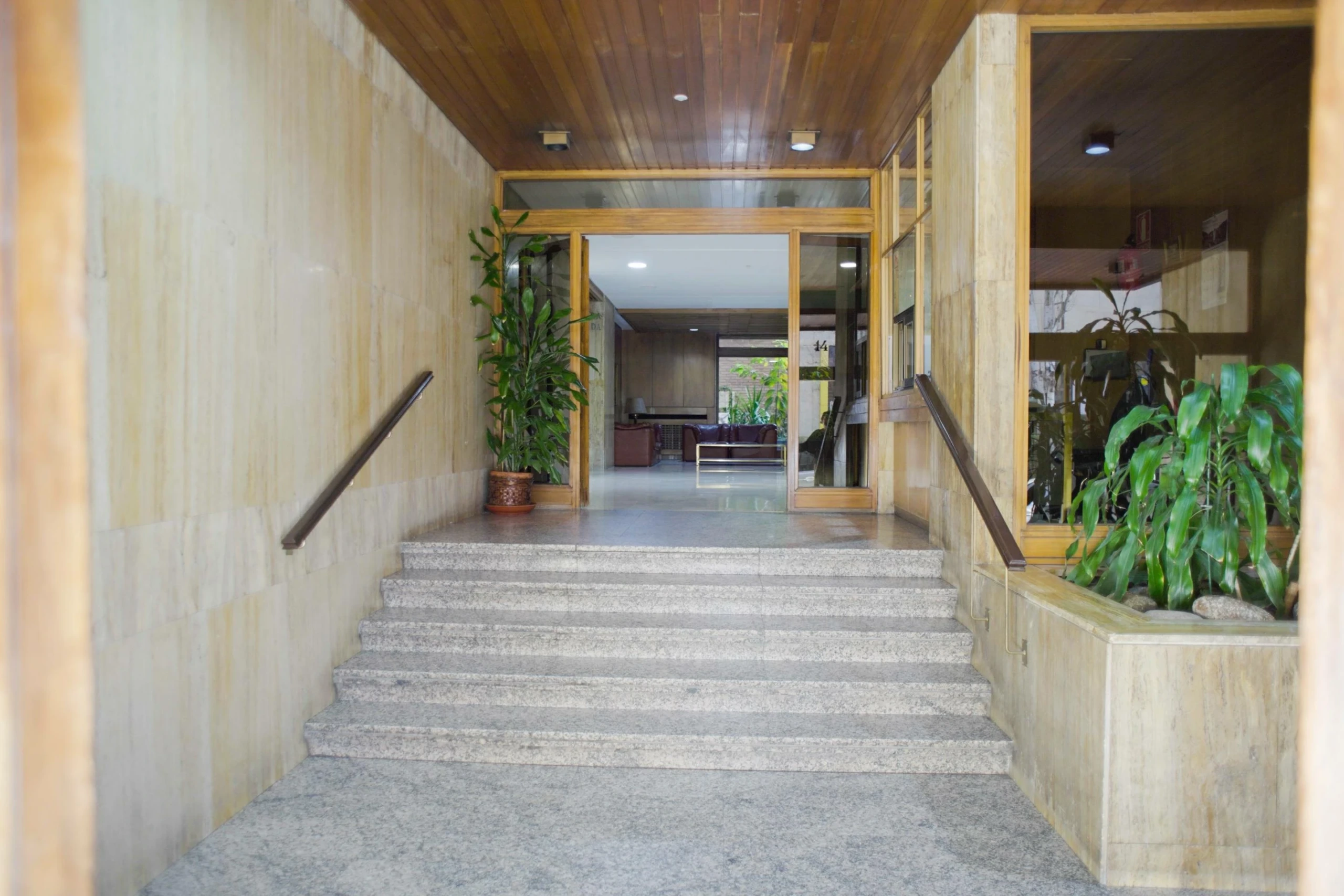Piso muy representativo en el distrito de Ciudad Jardín a 50m del auditórium y de la boca del metro Piso muy representativo en el distrito de Ciudad Jardín a 50m del auditórium y de la boca del metro