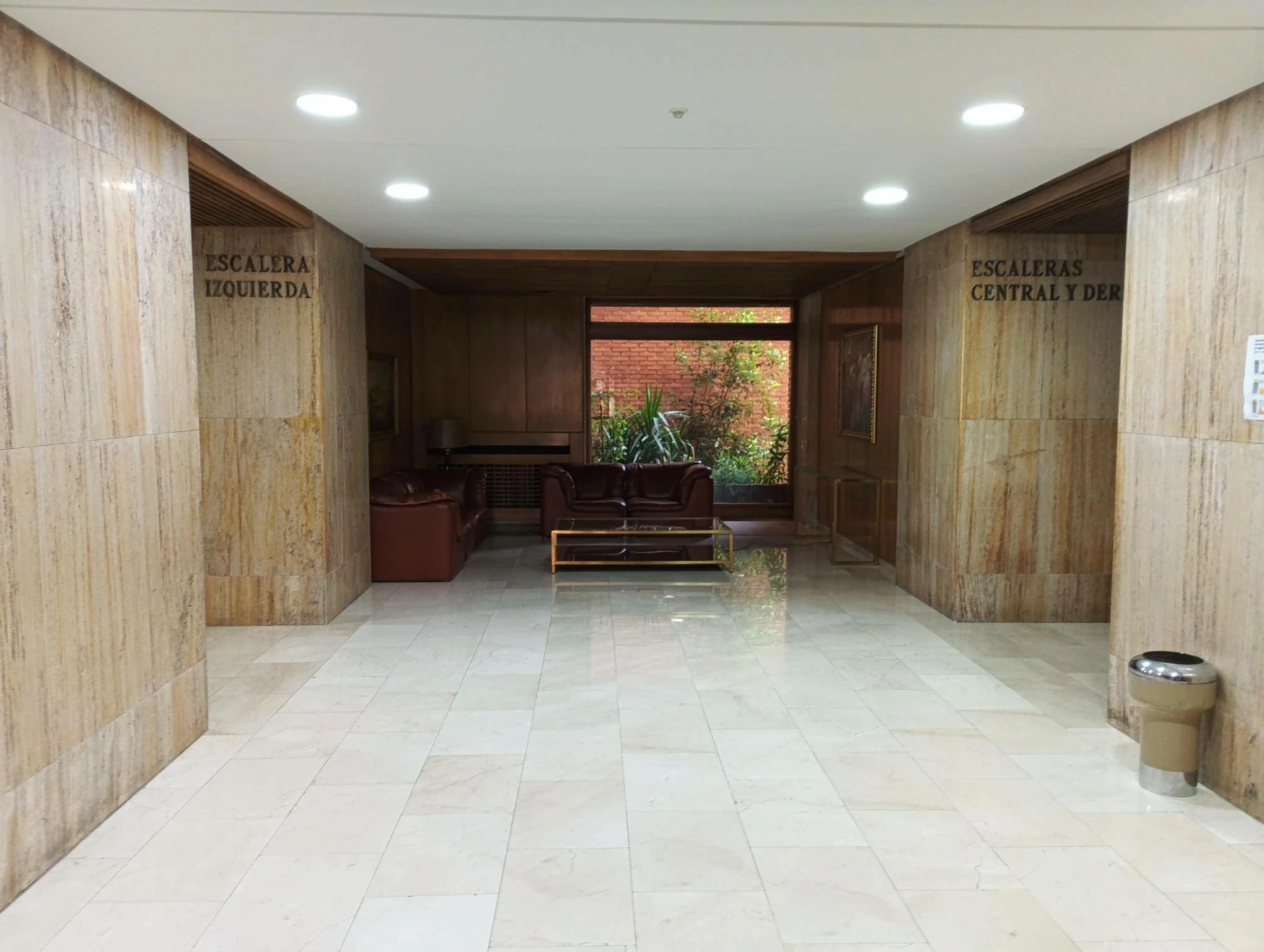 Piso muy representativo en el distrito de Ciudad Jardín a 50m del auditórium y de la boca del metro Piso muy representativo en el distrito de Ciudad Jardín a 50m del auditórium y de la boca del metro