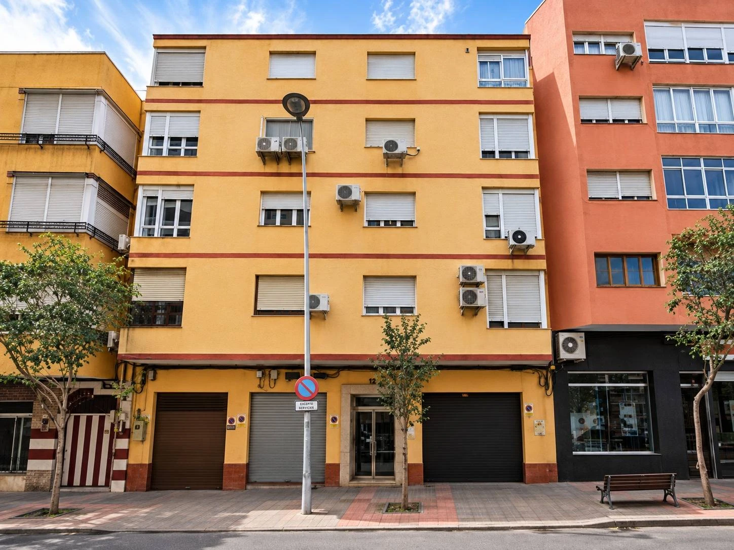 Tu negocio, a pie de calle en Almería Tu negocio, a pie de calle en Almería