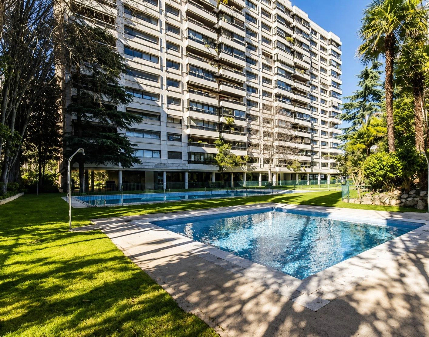 Altura, terrazas y vida de urbanización en Madrid Altura, terrazas y vida de urbanización en Madrid