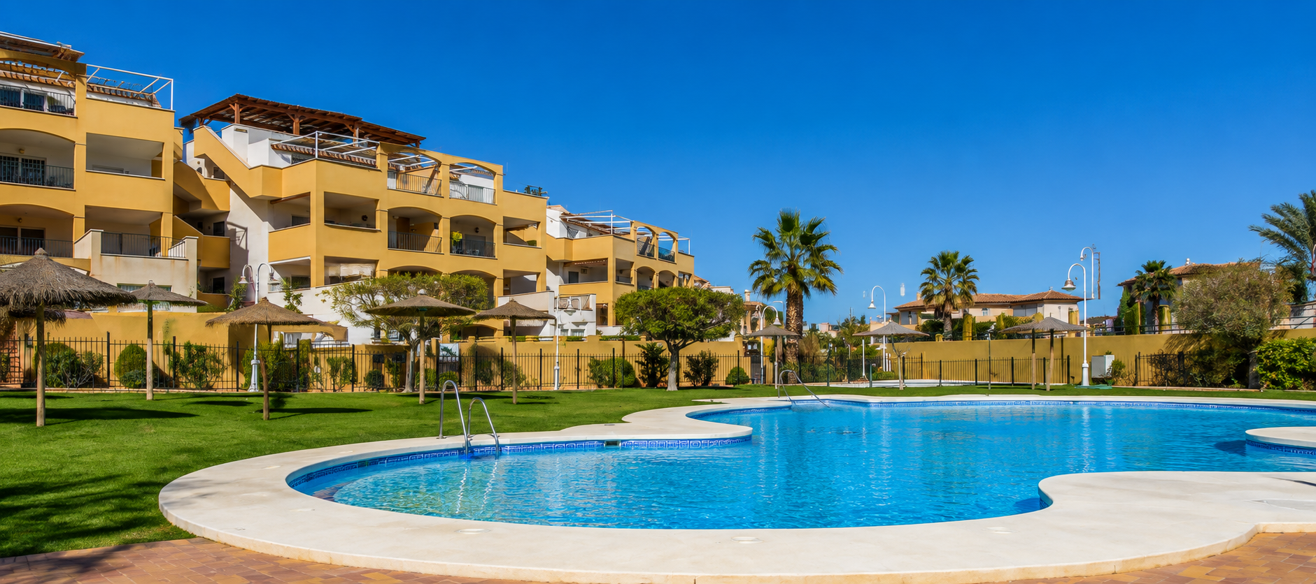 Residencial Bahía de la Luz en Almería – promoción residencial con piscina